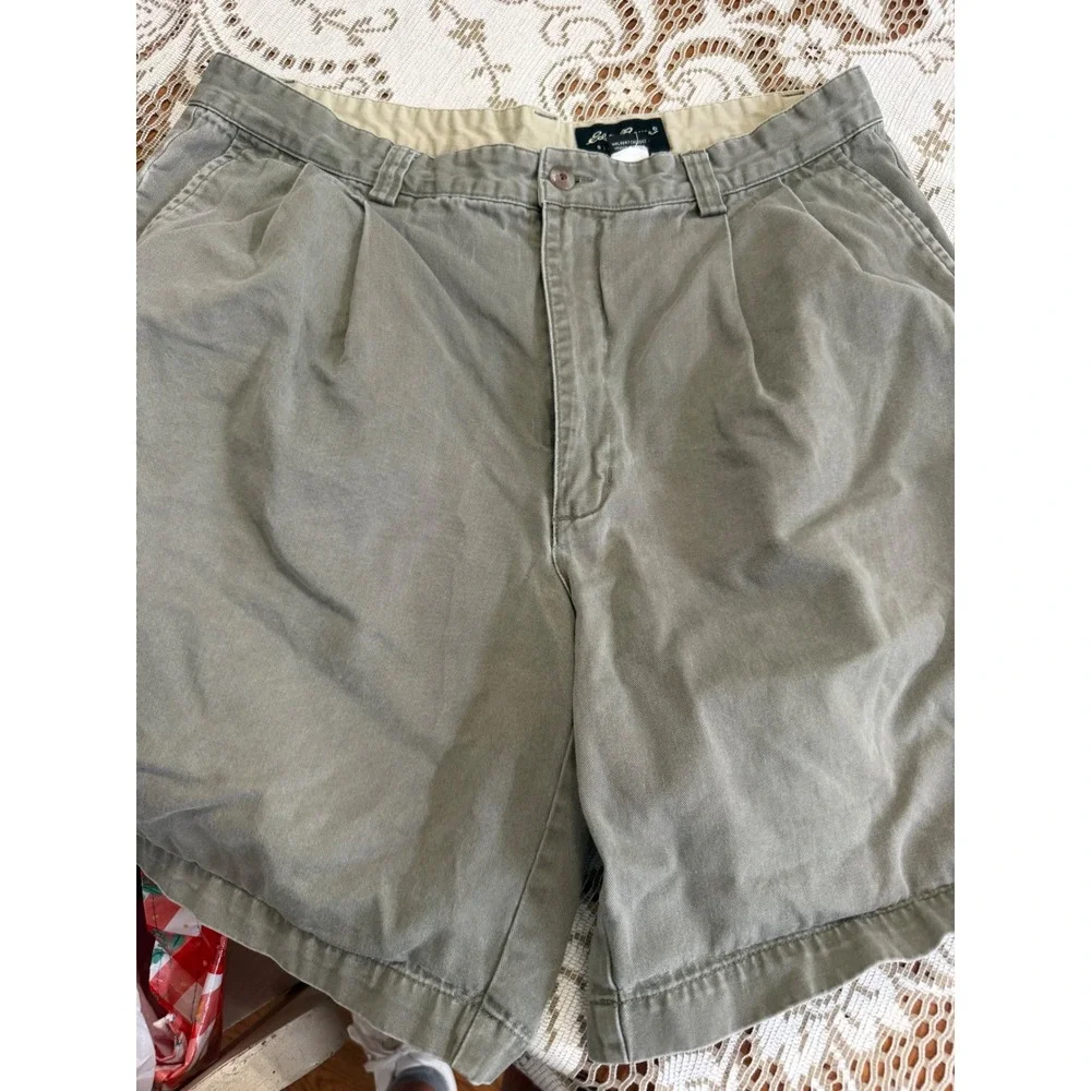 Eddie Bauer Mens 36 Pleated Chino Shorts Olive Green 100% Cotton Twill Hiking